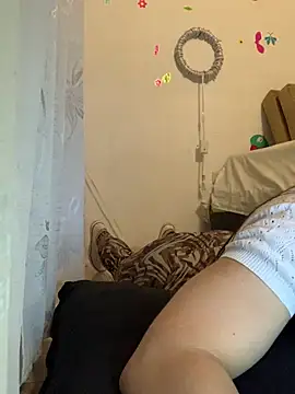 Estefani 32 online show from April 2026 02:44:01 PM