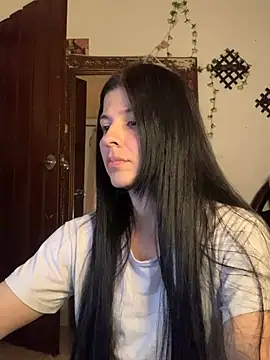 Snapshot of Estefani_32 chatting on April 2026 07:18:01 PM Estefani 32 online show from April 2026 07:18:01 PM