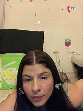 Snapshot of Estefani_32 chatting on April 2026 07:01:01 PM Estefani 32 online show from April 2026 07:01:01 PM