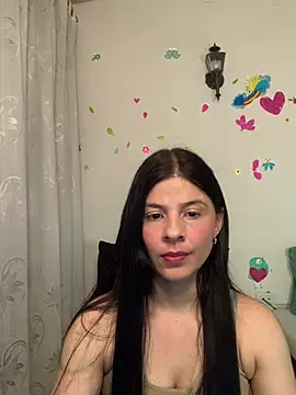 Snapshot of Estefani_32 chatting on May 2026 08:05:02 PM Estefani 32 online show from May 2026 08:05:02 PM