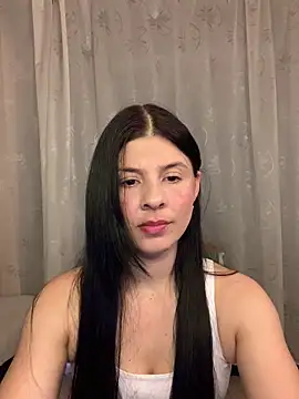 Snapshot of Estefani_32 chatting on May 2026 05:51:01 PM Estefani 32 online show from May 2026 05:51:01 PM