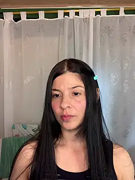 Snapshot of Estefani_32 chatting on May 2026 04:12:02 PM Estefani 32 online show from May 2026 04:12:02 PM