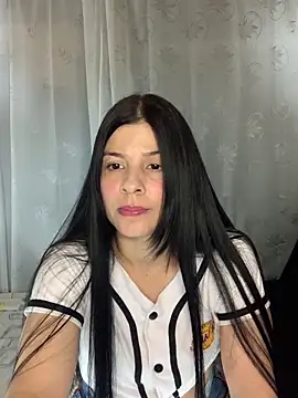 Snapshot of Estefani_32 chatting on May 2026 06:02:01 PM Estefani 32 online show from May 2026 06:02:01 PM