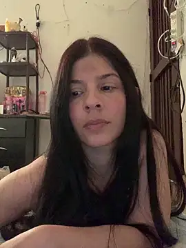 Snapshot of Estefani_32 chatting on May 2026 06:28:02 PM Estefani 32 online show from May 2026 06:28:02 PM