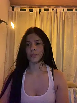 Snapshot of Estefani_32 chatting on May 2026 05:31:02 PM Estefani 32 online show from May 2026 05:31:02 PM