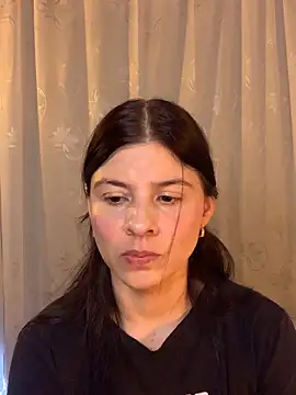 Snapshot of Estefani_32 chatting on May 2026 02:45:01 PM Estefani 32 online show from May 2026 02:45:01 PM