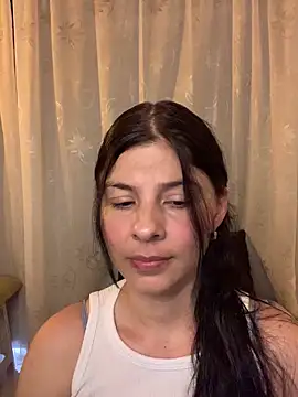 Snapshot of Estefani_32 chatting on May 2026 08:49:02 PM Estefani 32 online show from May 2026 08:49:02 PM
