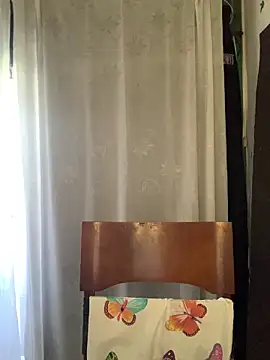 Snapshot of Estefani_32 chatting on May 2026 05:42:02 PM Estefani 32 online show from May 2026 05:42:02 PM