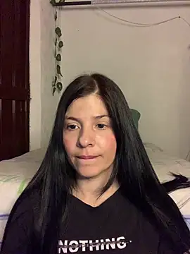 Snapshot of Estefani_32 chatting on June 2026 07:29:01 PM Estefani 32 online show from June 2026 07:29:01 PM