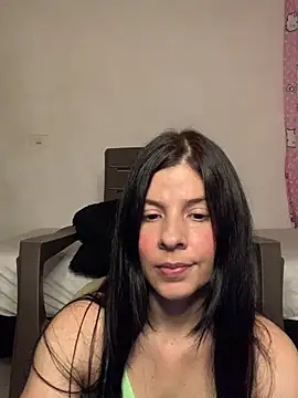 Snapshot of Estefani_32 chatting on June 2026 06:54:02 PM Estefani 32 online show from June 2026 06:54:02 PM