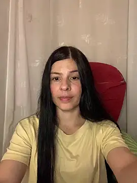 Snapshot of Estefani_32 chatting on June 2026 12:41:02 AM Estefani 32 online show from June 2026 12:41:02 AM