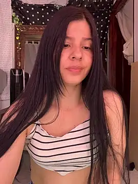 Snapshot of Estefani_32 chatting on June 2026 05:28:02 PM Estefani 32 online show from June 2026 05:28:02 PM