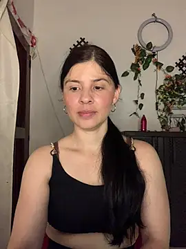 Snapshot of Estefani_32 chatting on July 2026 03:23:01 AM Estefani 32 online show from July 2026 03:23:01 AM
