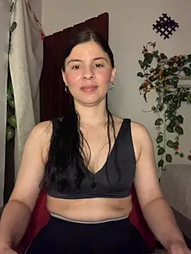 Snapshot of Estefani_32 chatting on July 2026 12:15:02 AM Estefani 32 online show from July 2026 12:15:02 AM