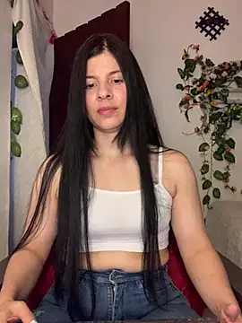 Snapshot of Estefani_32 chatting on July 2026 02:41:01 PM Estefani 32 online show from July 2026 02:41:01 PM