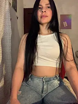 Snapshot of Estefani_32 chatting on July 2026 02:56:02 PM Estefani 32 online show from July 2026 02:56:02 PM