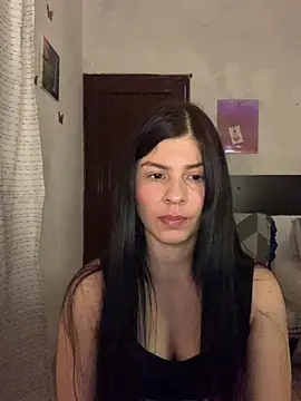 Snapshot of Estefani_32 chatting on July 2026 04:45:01 PM Estefani 32 online show from July 2026 04:45:01 PM