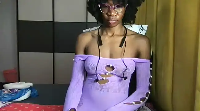 Snapshot of choco_petite chatting on March 2025 03:44:01 AM choco petite online show from March 2025 03:44:01 AM