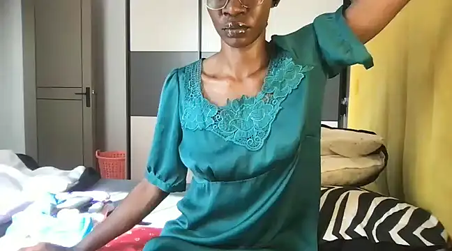 Snapshot of choco_petite chatting on March 2025 06:20:02 AM choco petite online show from March 2025 06:20:02 AM