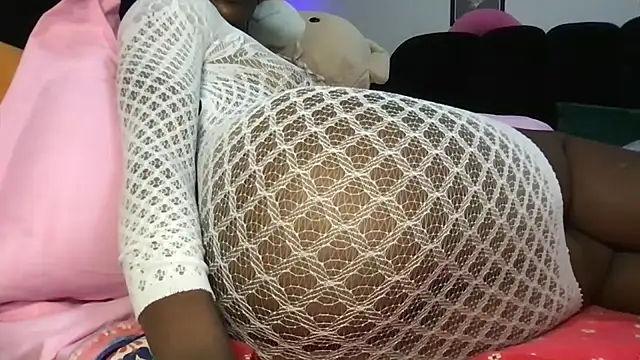 Snapshot of choco_petite chatting on February 2026 04:00:01 AM choco petite online show from February 2026 04:00:01 AM