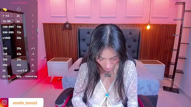 AMELIELEONE online show from October 2025 12:24:02 PM