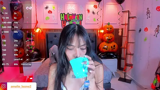 AMELIELEONE online show from October 2025 01:12:01 PM