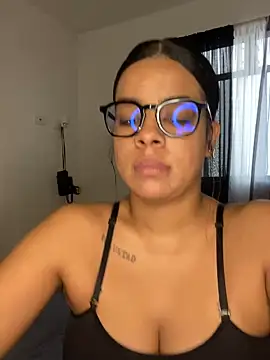 trianawhite online show from December 2024 07:24:02 PM