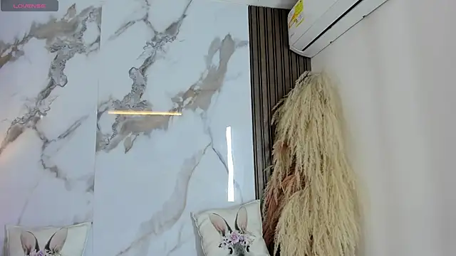 hannahill69 online show from March 2026 04:52:02 AM