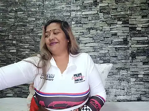 Mammabear 4u online show from June 2026 05:37:01 PM