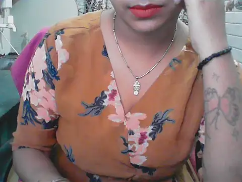 Snapshot of LovingPihu chatting on June 2026 05:20:02 AM LovingPihu online show from June 2026 05:20:02 AM