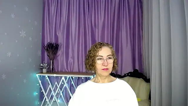 Snapshot of queen_a_n_i chatting on June 2026 04:36:02 AM queen a n i online show from June 2026 04:36:02 AM
