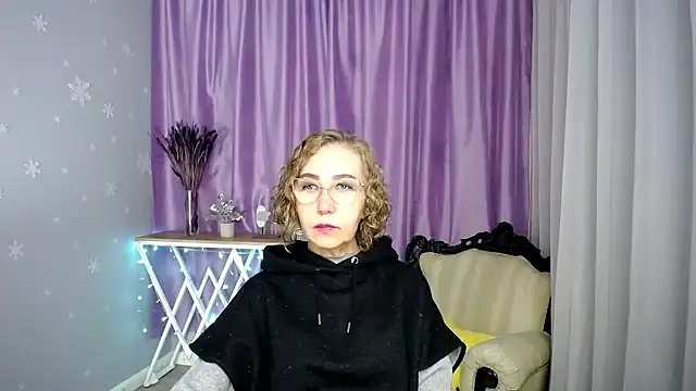 Snapshot of queen_a_n_i chatting on July 2026 08:18:02 AM queen a n i online show from July 2026 08:18:02 AM