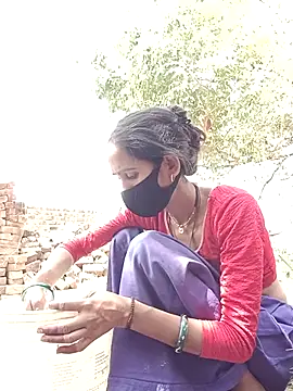 Snapshot of Mohni_Das chatting on May 2026 05:03:02 AM Mohni Das online show from May 2026 05:03:02 AM