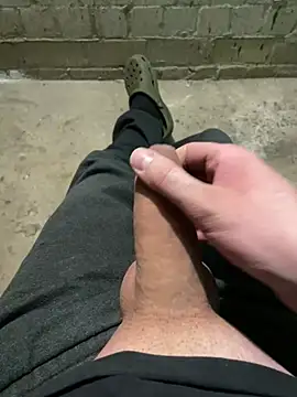 Snapshot of alonglongdidong chatting on April 2026 06:23:01 PM alonglongdidong online show from April 2026 06:23:01 PM