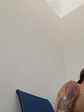 Yanwoods420 online show from July 2026 07:39:01 PM