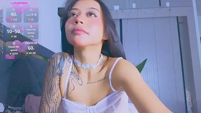 Mia Tin online show from February 2026 01:03:01 PM