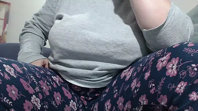 Snapshot of Miss_Lisss chatting on January 2025 04:57:02 AM Miss Lisss online show from January 2025 04:57:02 AM