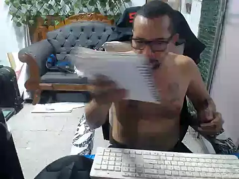 Snapshot of alexam_gal@xh chatting on December 2024 05:31:01 PM alexam galxh online show from December 2024 05:31:01 PM