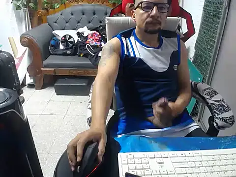 Snapshot of alexam_gal@xh chatting on December 2024 02:33:01 PM alexam galxh online show from December 2024 02:33:01 PM