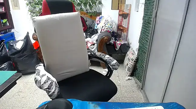 Snapshot of alexam_gal@xh chatting on February 2025 02:05:01 PM alexam galxh online show from February 2025 02:05:01 PM