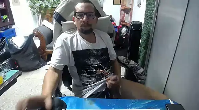 Snapshot of alexam_gal@xh chatting on February 2025 11:30:01 PM alexam galxh online show from February 2025 11:30:01 PM