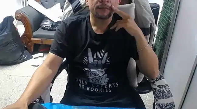 Snapshot of alexam_gal@xh chatting on February 2025 04:35:02 PM alexam galxh online show from February 2025 04:35:02 PM