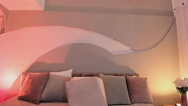 Nicolle W online show from October 2025 11:56:02 AM