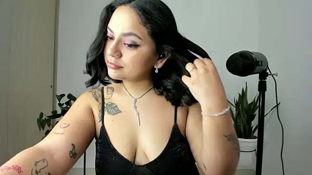 susy angel online show from November 2025 07:18:01 PM