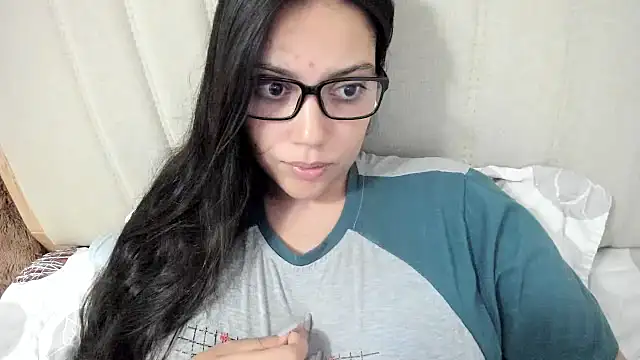 Snapshot of roniewester chatting on November 2025 05:18:02 AM roniewester online show from November 2025 05:18:02 AM