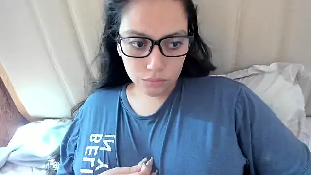 Snapshot of roniewester chatting on November 2025 02:15:01 PM roniewester online show from November 2025 02:15:01 PM