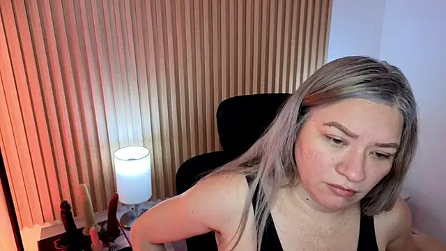 MarianL0ve online show from November 2025 11:23:02 AM