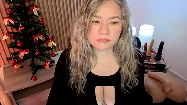 MarianL0ve online show from November 2025 10:51:01 AM