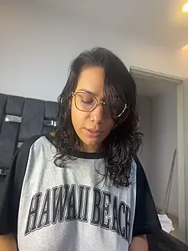 PilarJones  online show from April 2026 06:10:01 PM