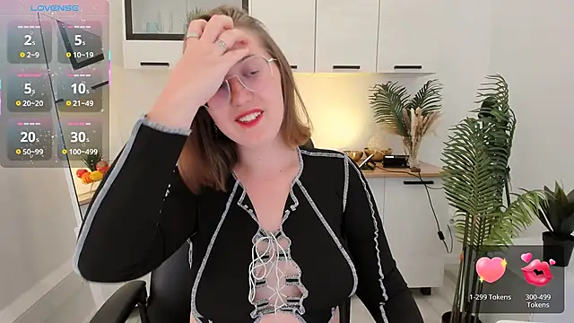 Charmy Gracy online show from April 2026 11:01:02 AM